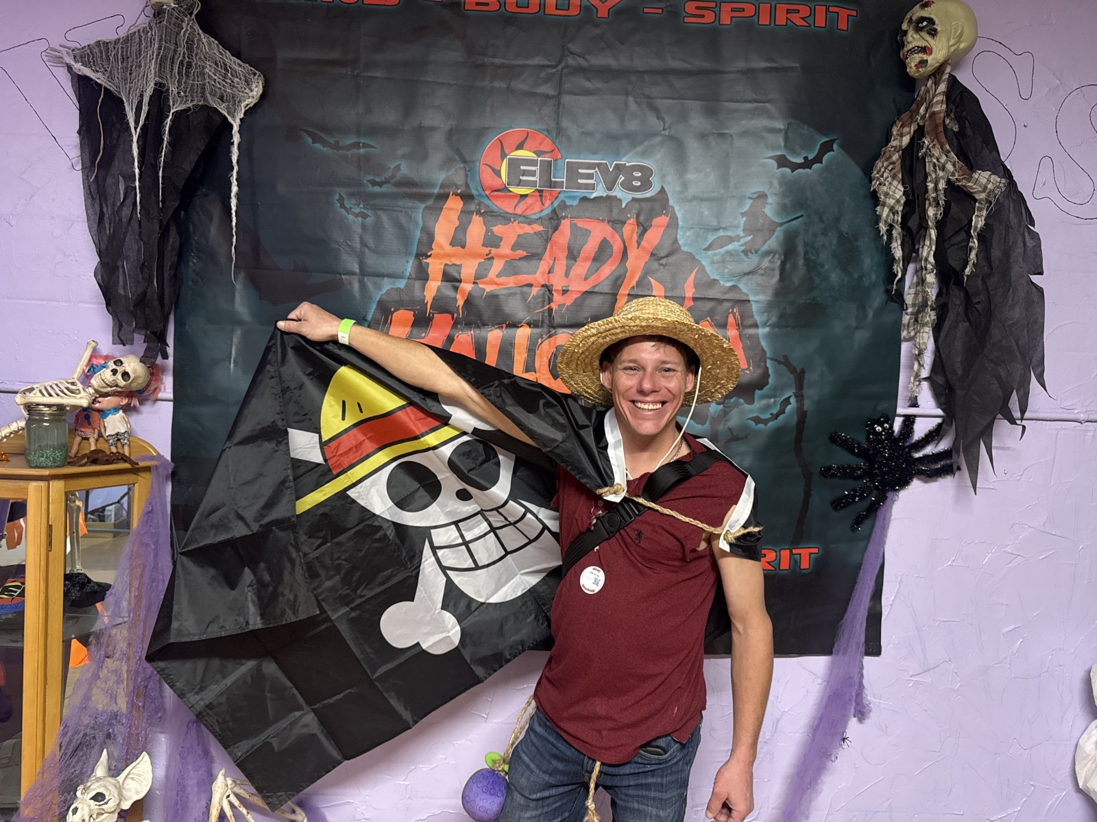 C013 — One piece costume photo